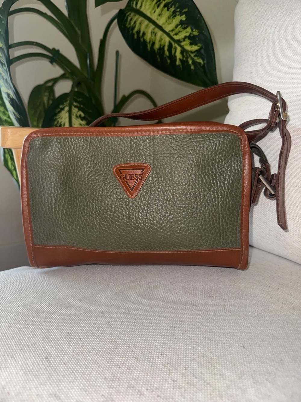 GUESS Vintage 1990s Olive And Brown Pebbled Leather Messenger Shoulder Bag Purse